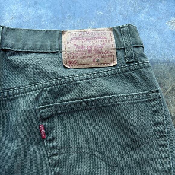 Unique Vintage Y2K Levi’s Green Shorts - Picture 2 of 6